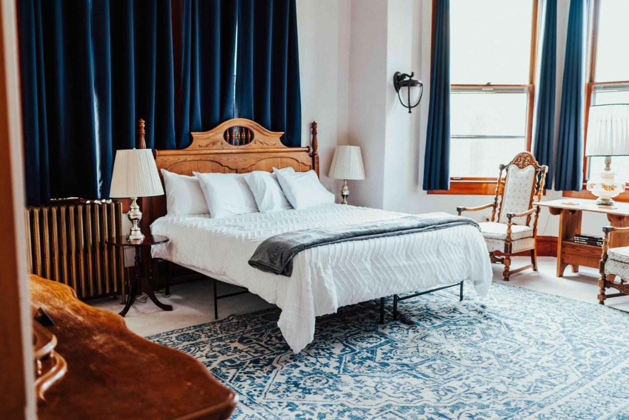 Town Hall Inn Lead Екстер'єр фото