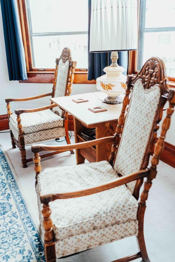 Town Hall Inn Lead Екстер'єр фото