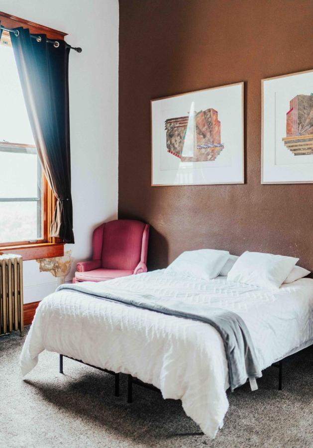 Town Hall Inn Lead Екстер'єр фото